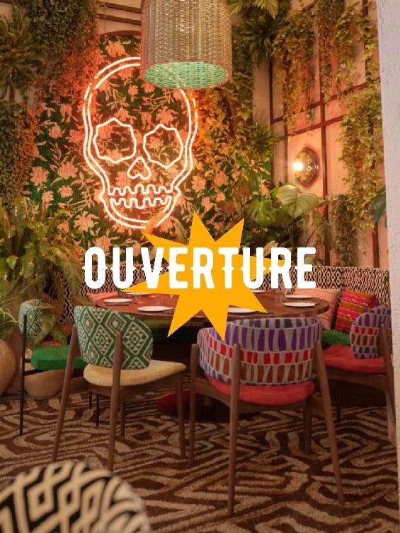 Salle de La Cantina sous un crâne en néon, « Ouverture »